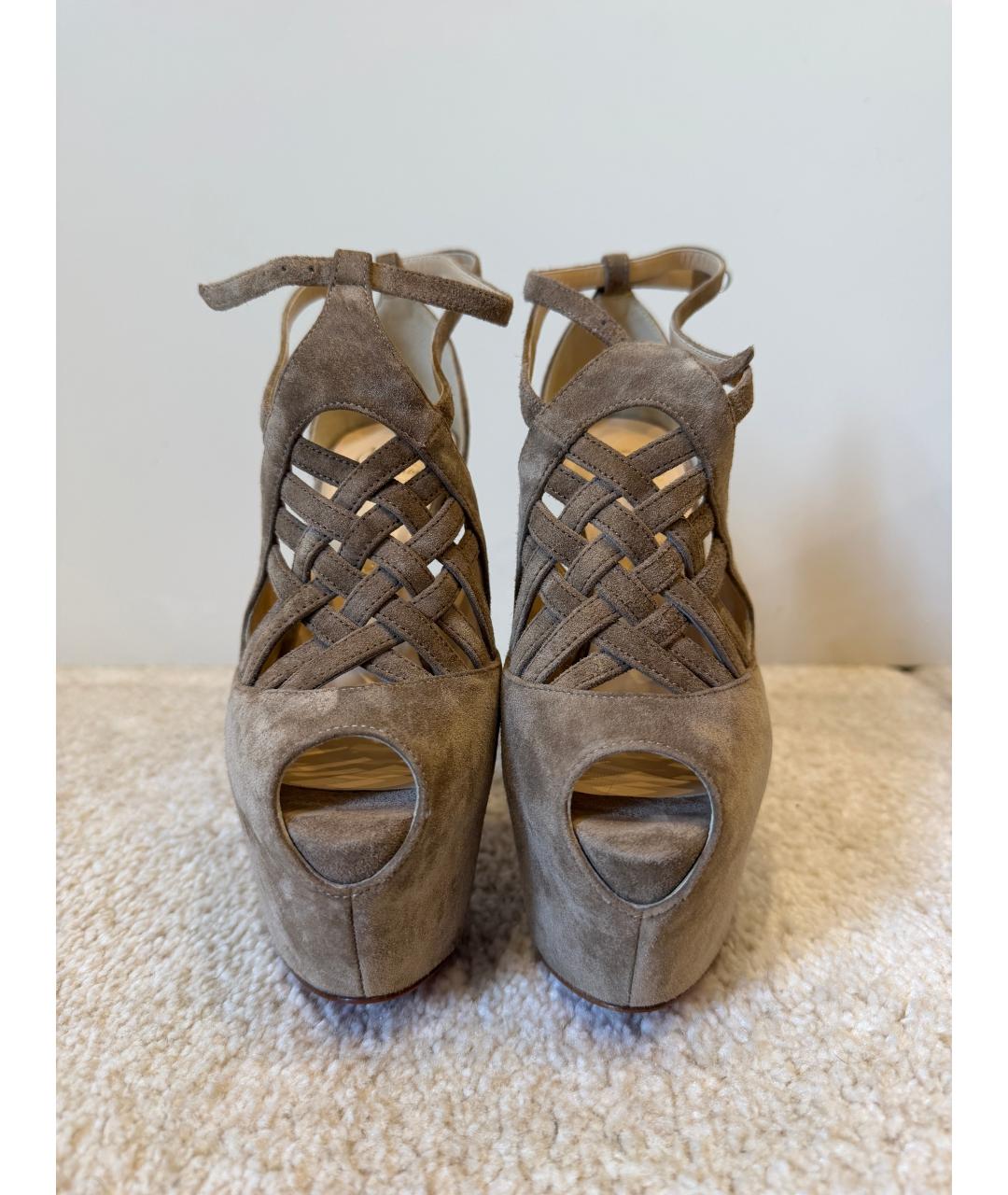 CHRISTIAN LOUBOUTIN Бежевые замшевые туфли, фото 2