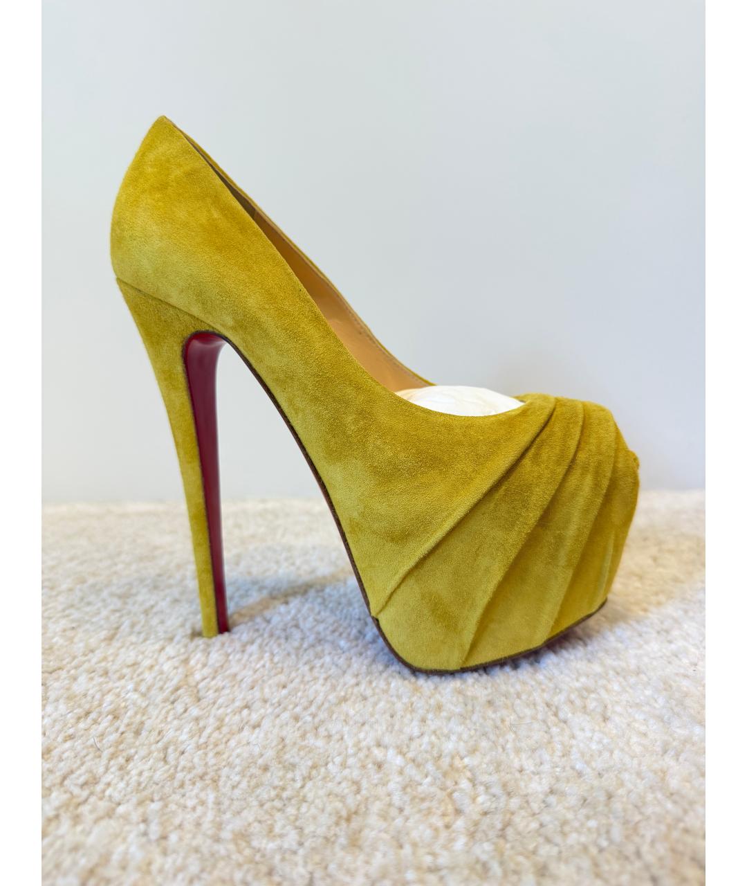 CHRISTIAN LOUBOUTIN Горчичные замшевые туфли, фото 7
