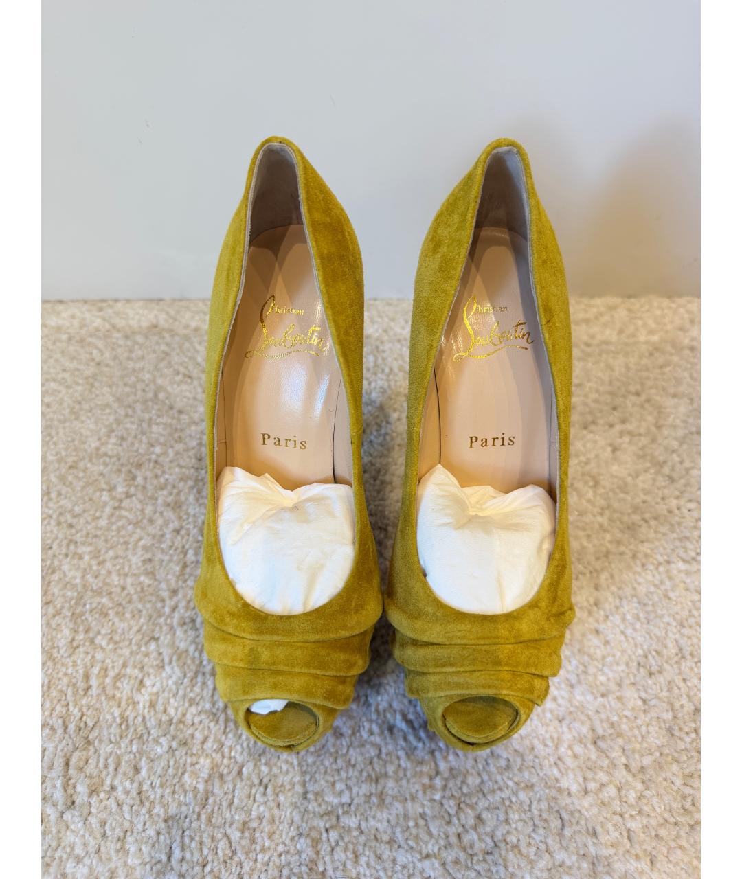 CHRISTIAN LOUBOUTIN Горчичные замшевые туфли, фото 2