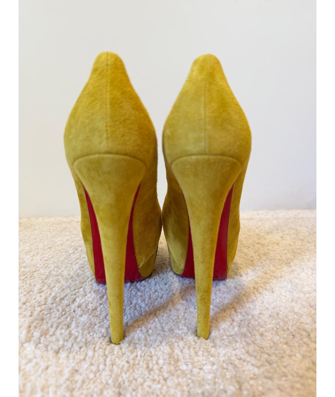 CHRISTIAN LOUBOUTIN Горчичные замшевые туфли, фото 4