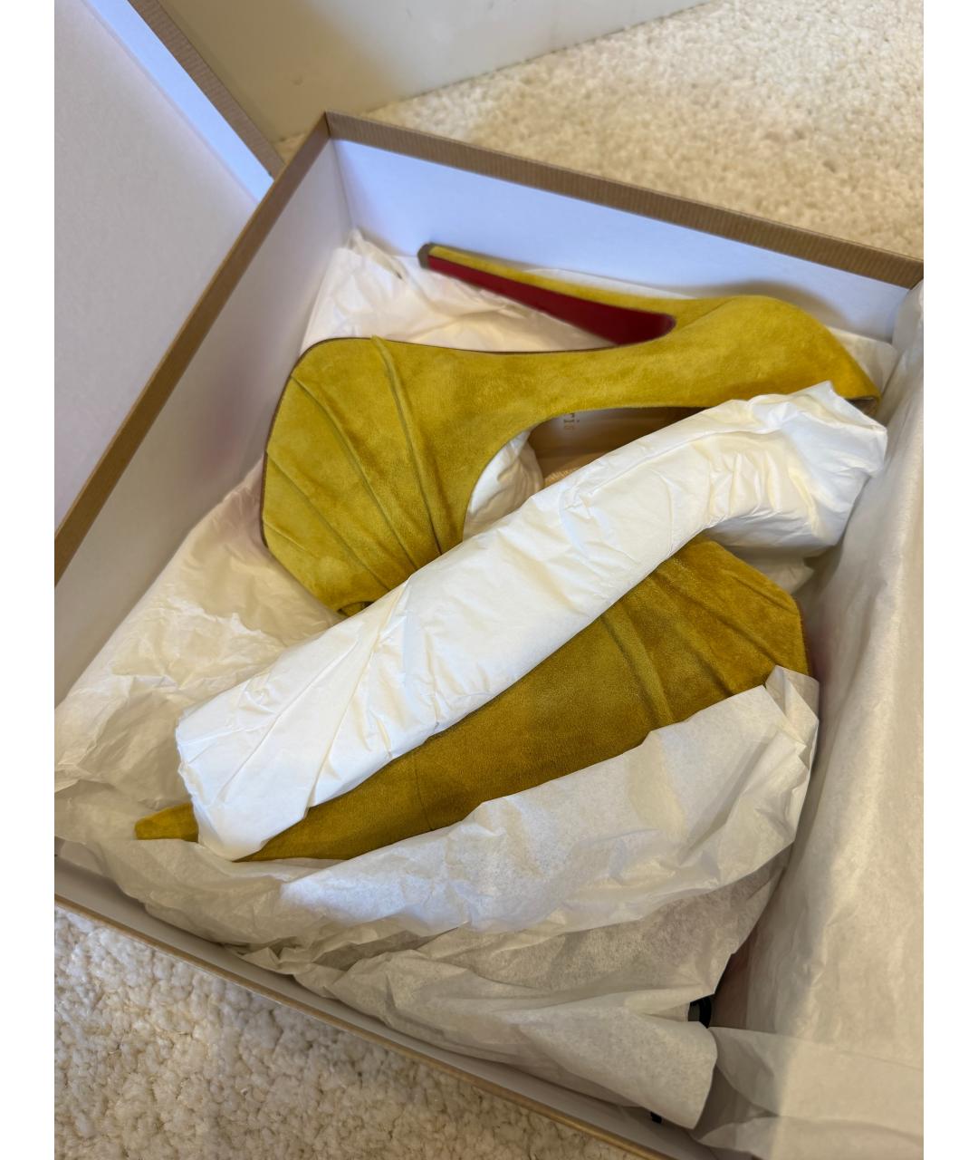 CHRISTIAN LOUBOUTIN Горчичные замшевые туфли, фото 6