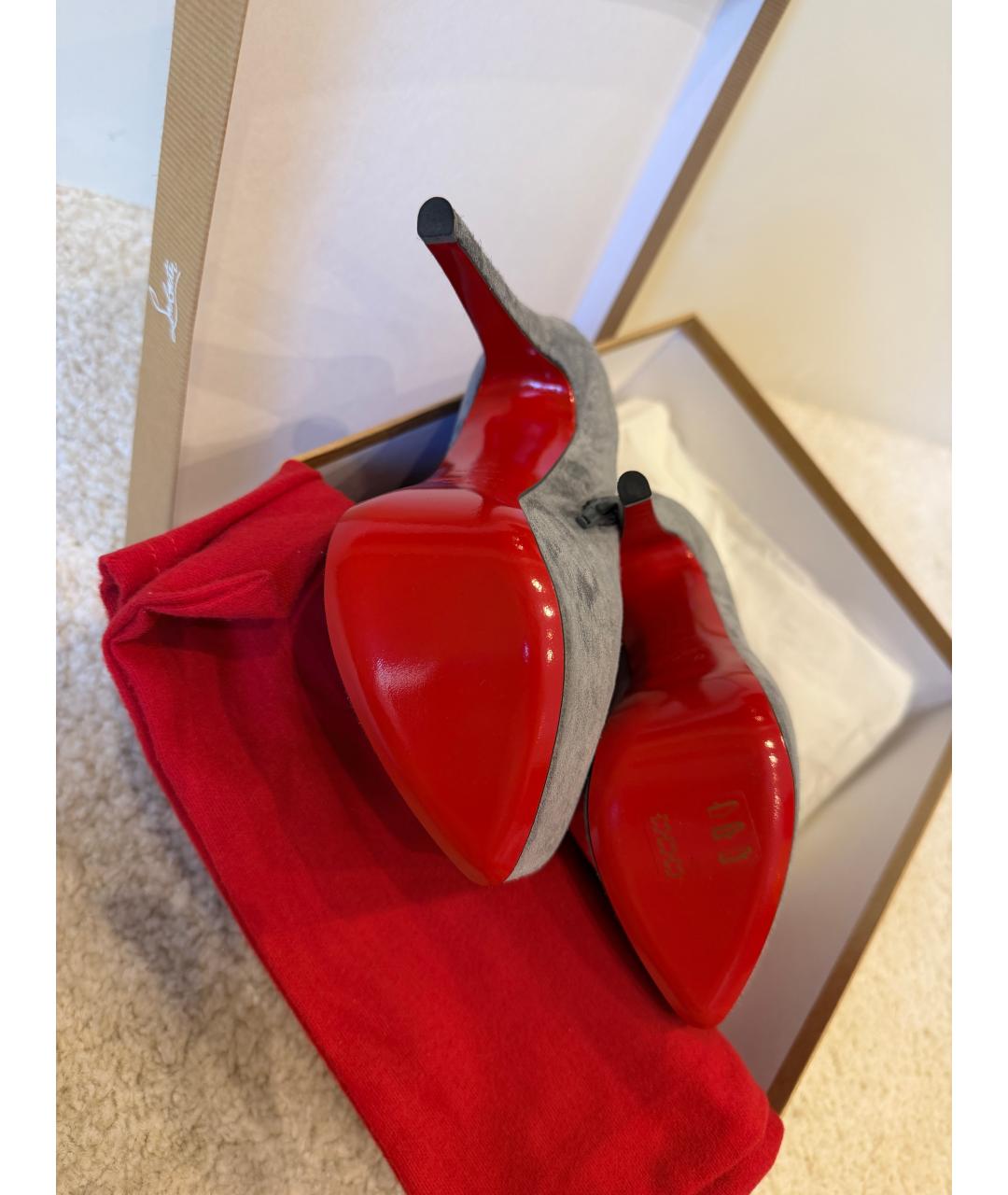 CHRISTIAN LOUBOUTIN Серые замшевые ботильоны, фото 5