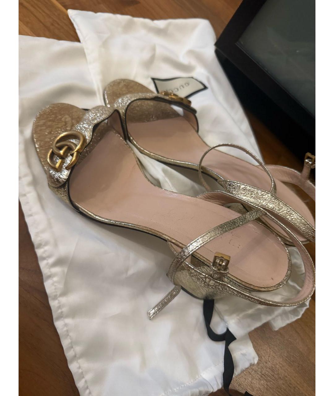 GUCCI Золотые кожаные босоножки, фото 3