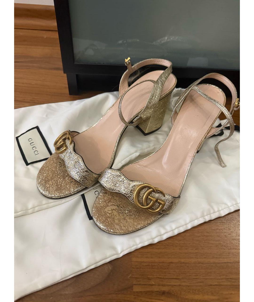 GUCCI Золотые кожаные босоножки, фото 2