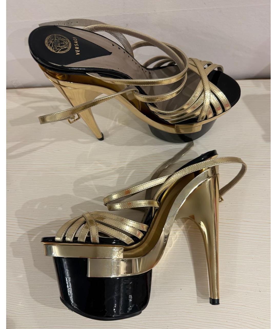 VERSACE Золотые кожаные босоножки, фото 4