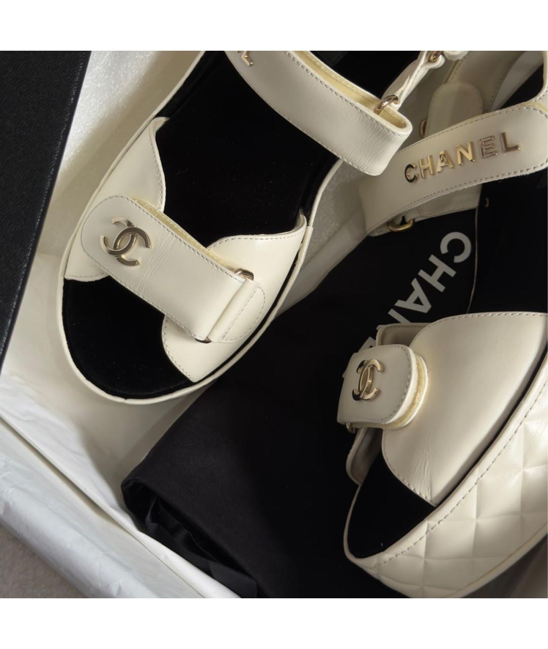 CHANEL Бежевые кожаные босоножки, фото 3