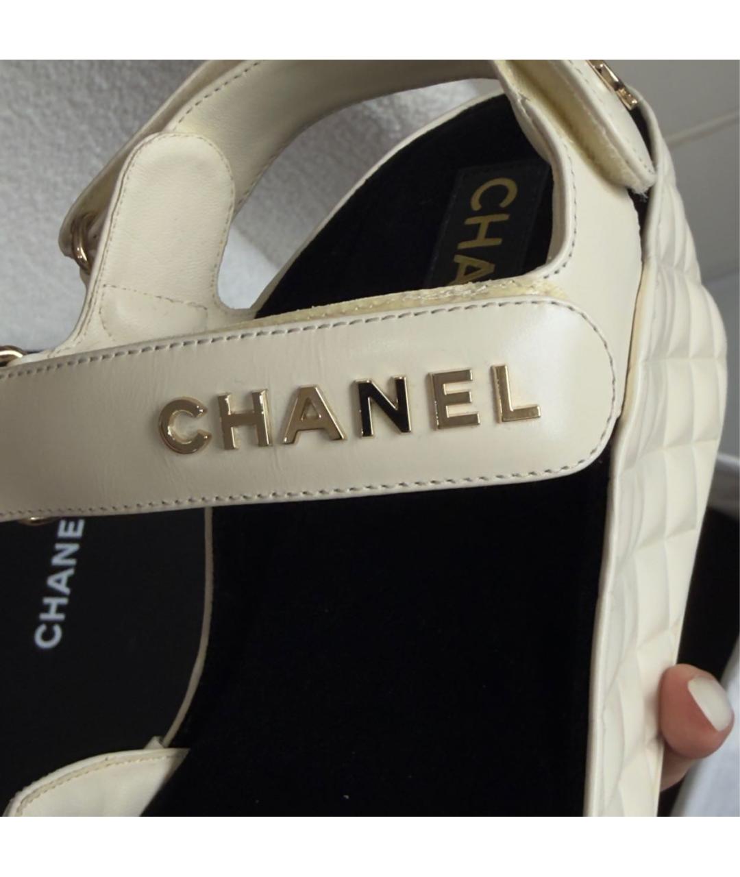 CHANEL Бежевые кожаные босоножки, фото 6