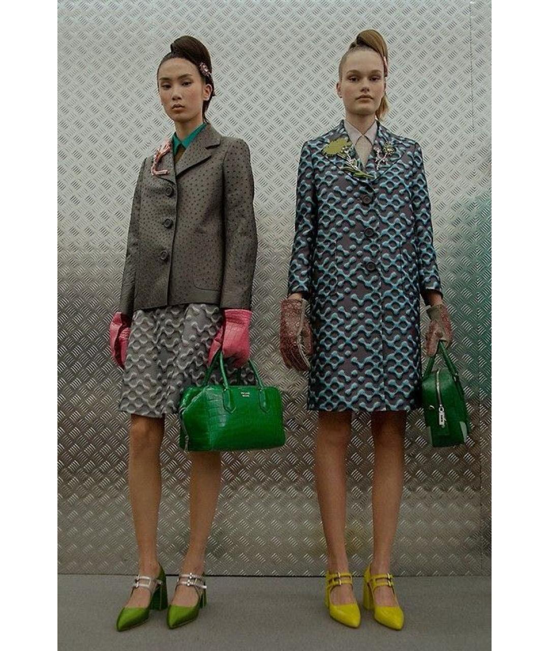 PRADA Серая шелковая блузы, фото 4