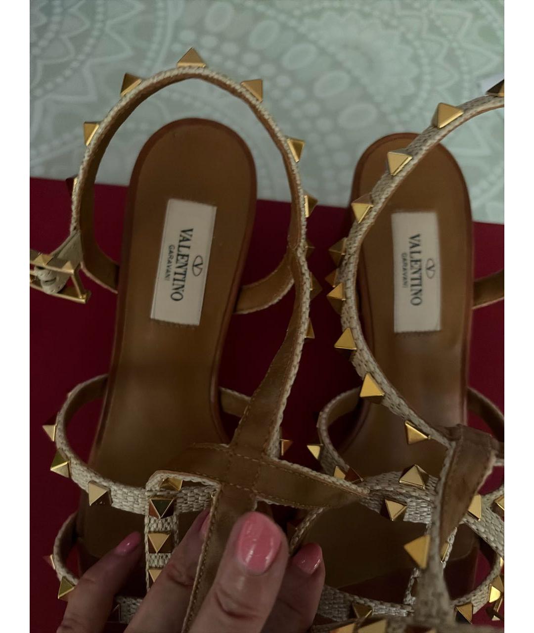 VALENTINO Бежевые текстильные босоножки, фото 5