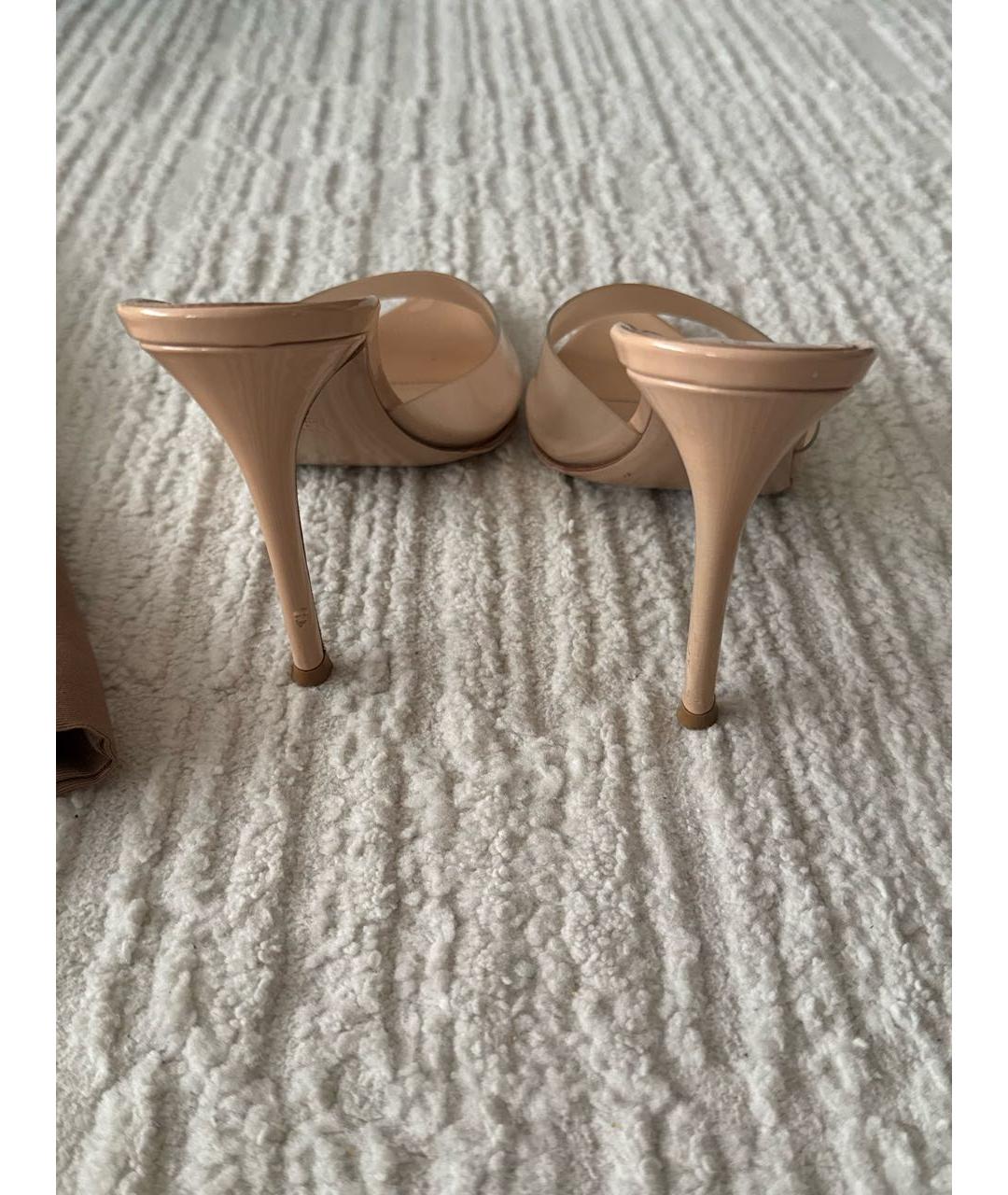 GIANVITO ROSSI Бежевые мюли, фото 3