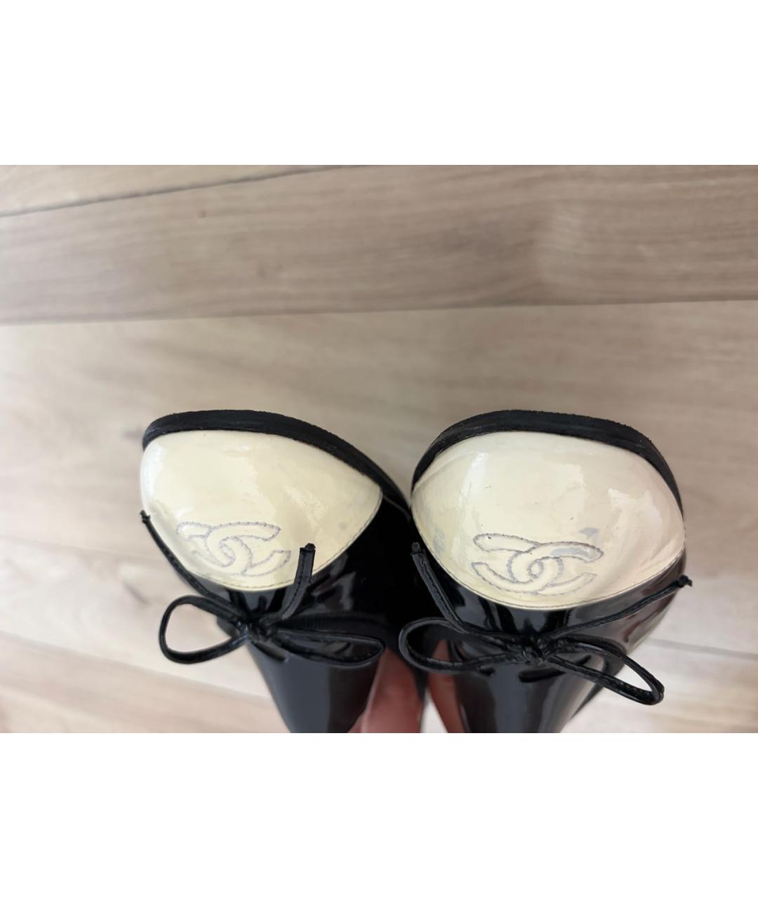 CHANEL Черные балетки из лакированной кожи, фото 8