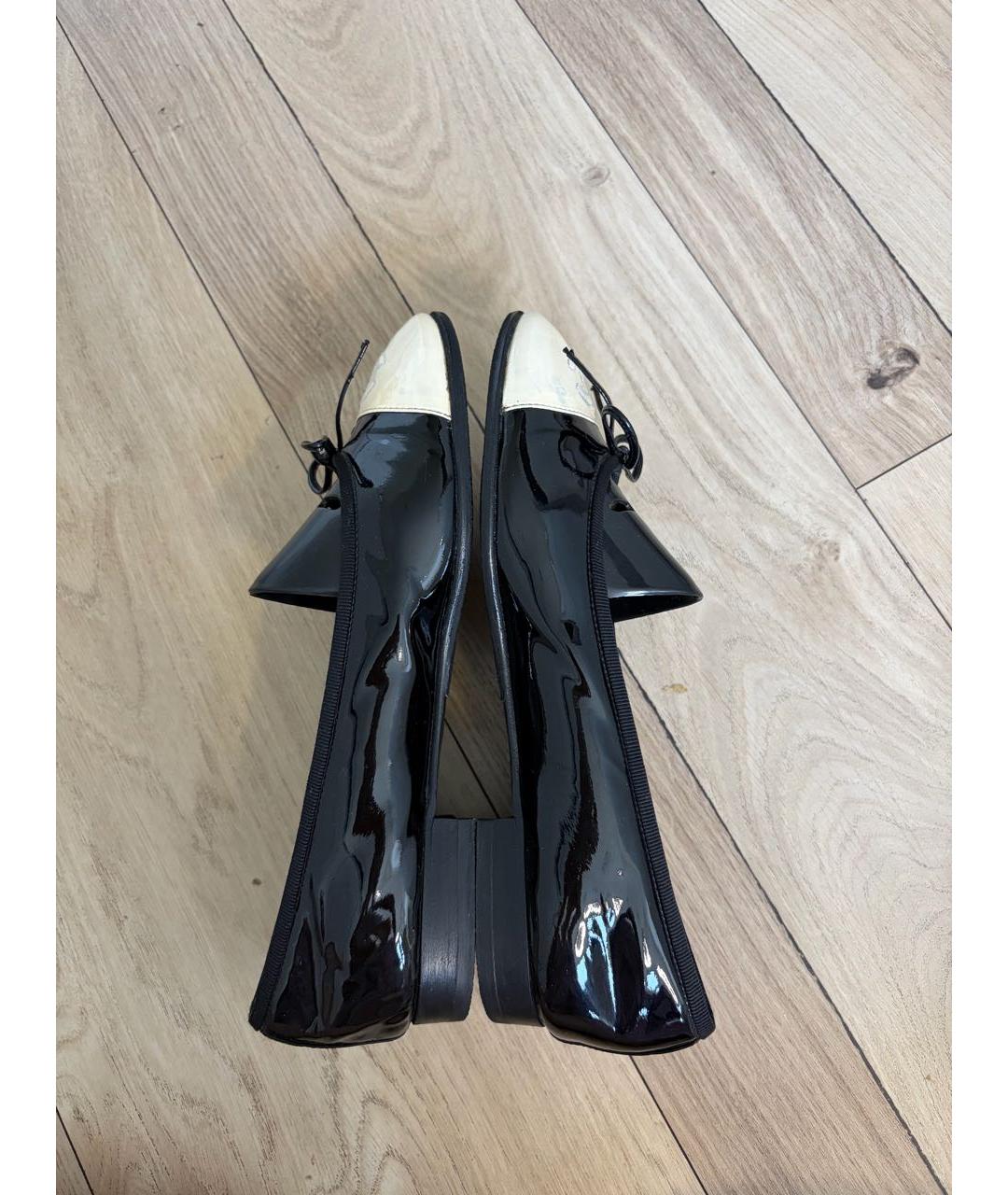 CHANEL Черные балетки из лакированной кожи, фото 4