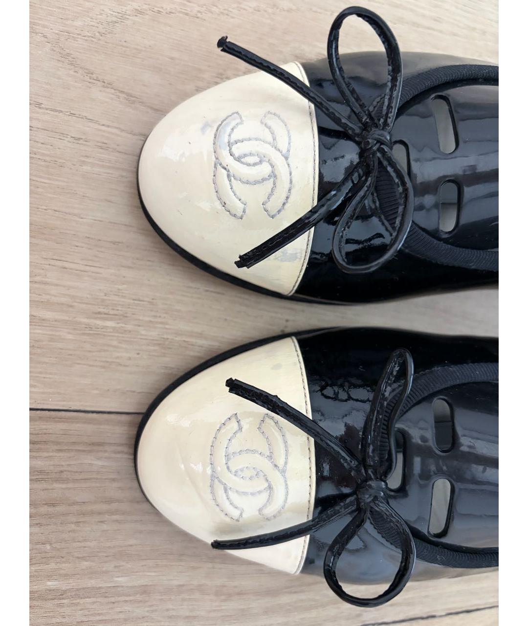 CHANEL Черные балетки из лакированной кожи, фото 7