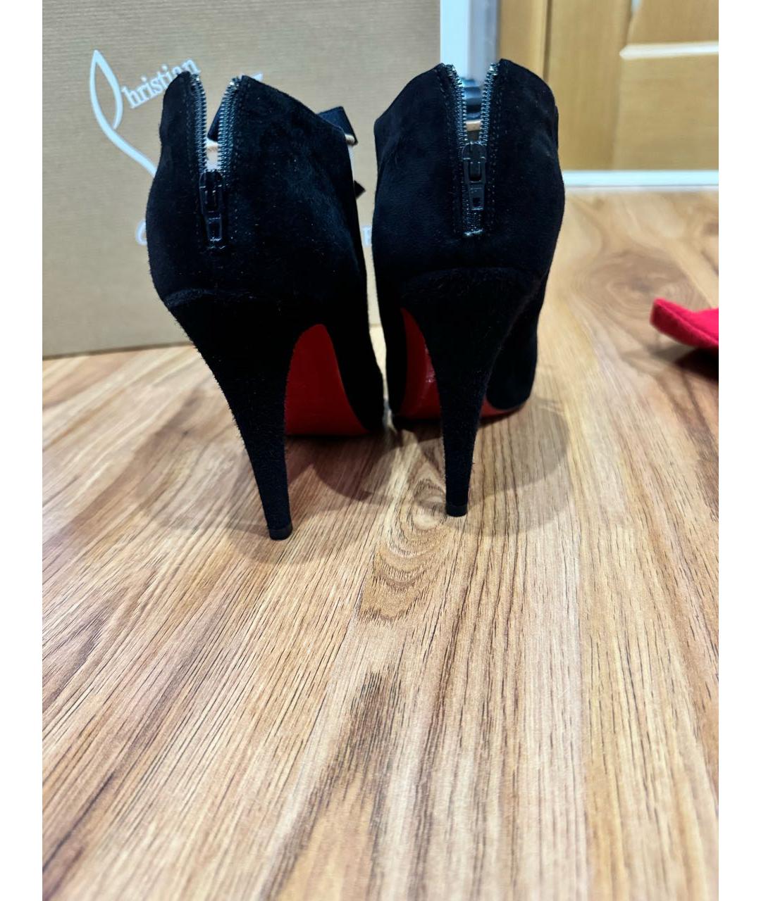 CHRISTIAN LOUBOUTIN Черные замшевые ботильоны, фото 3