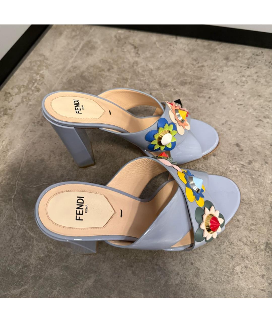 FENDI Голубые мюли из лакированной кожи, фото 3
