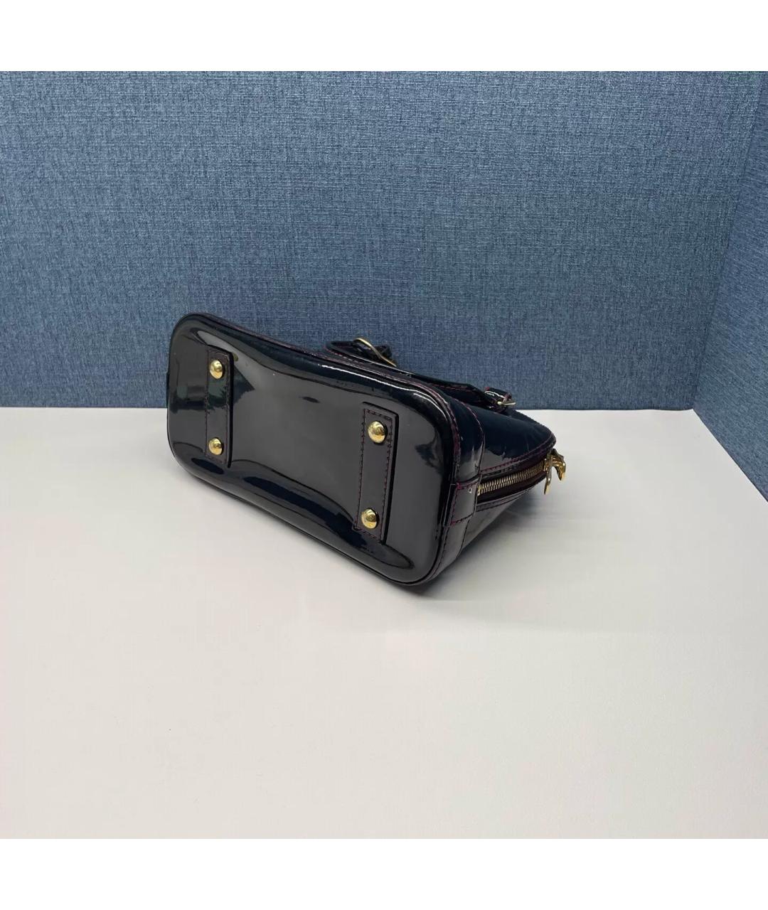 LOUIS VUITTON Черная сумка через плечо из лакированной кожи, фото 5