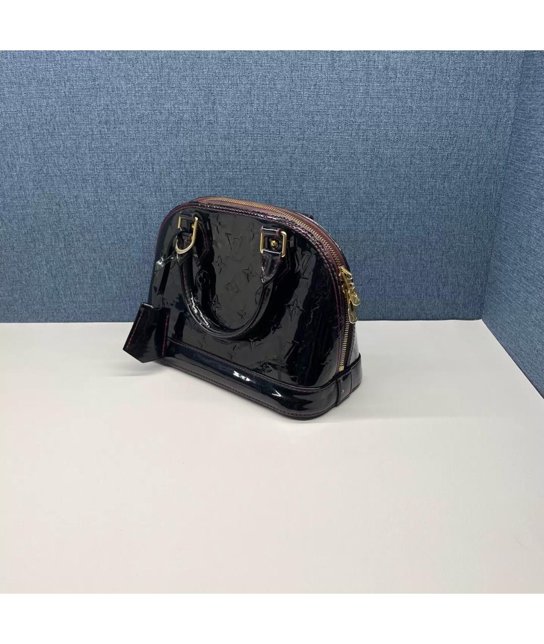 LOUIS VUITTON Черная сумка через плечо из лакированной кожи, фото 3