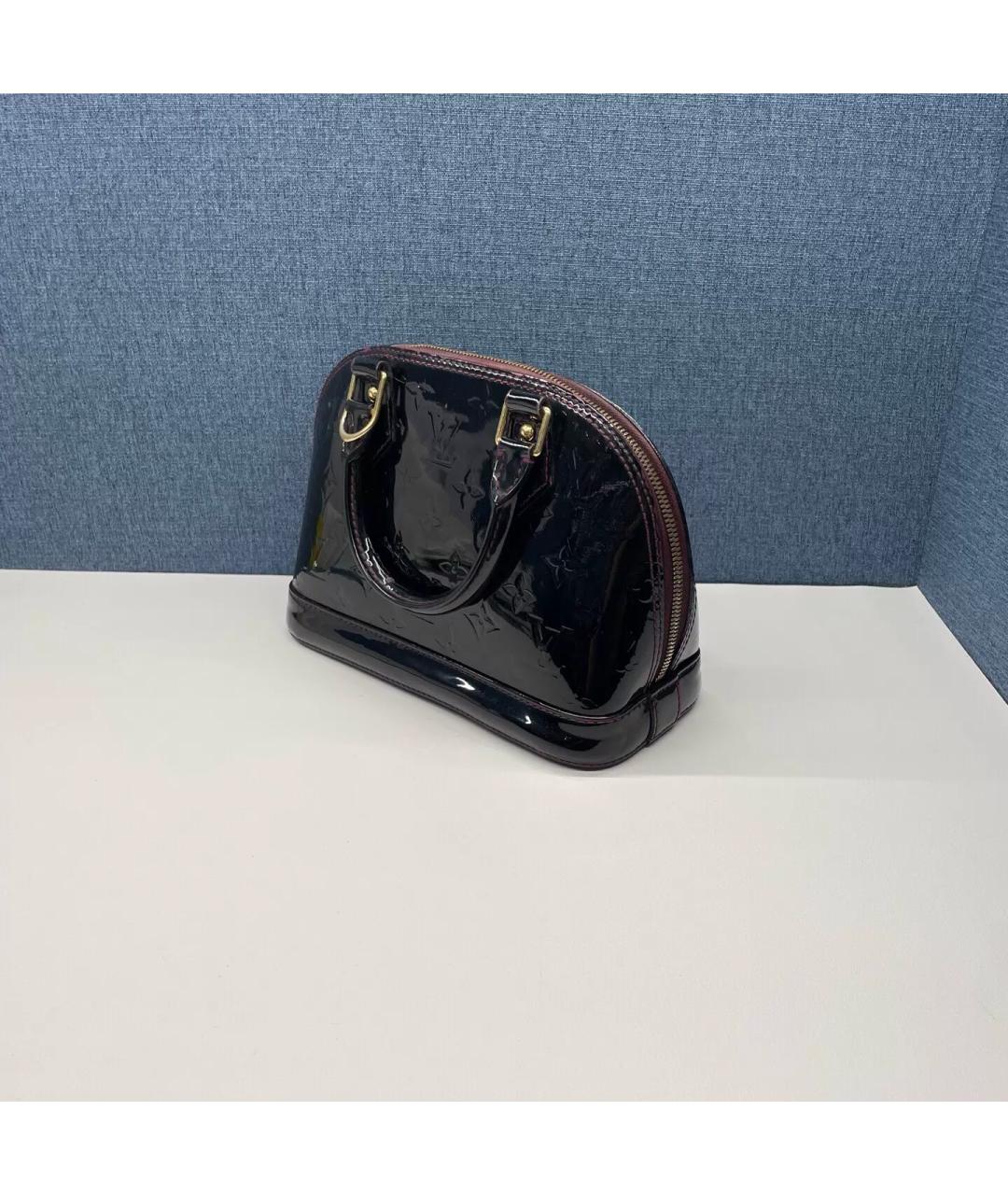 LOUIS VUITTON Черная сумка через плечо из лакированной кожи, фото 4