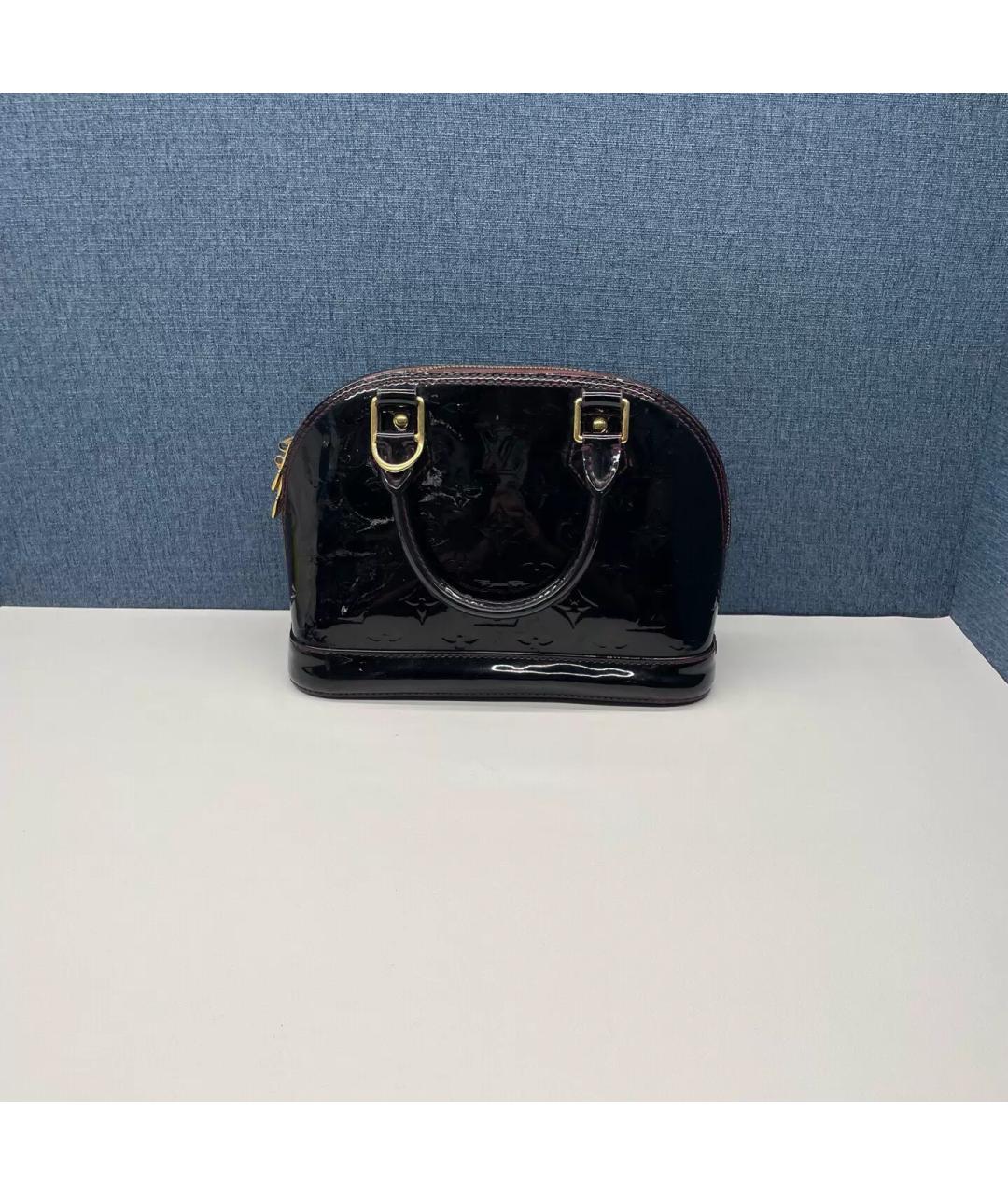 LOUIS VUITTON Черная сумка через плечо из лакированной кожи, фото 2