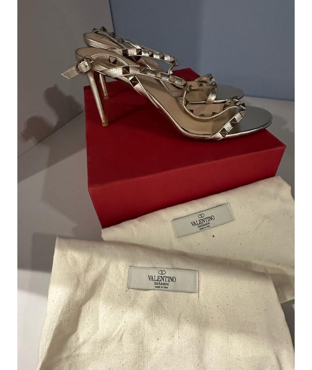VALENTINO Золотые кожаные босоножки, фото 5