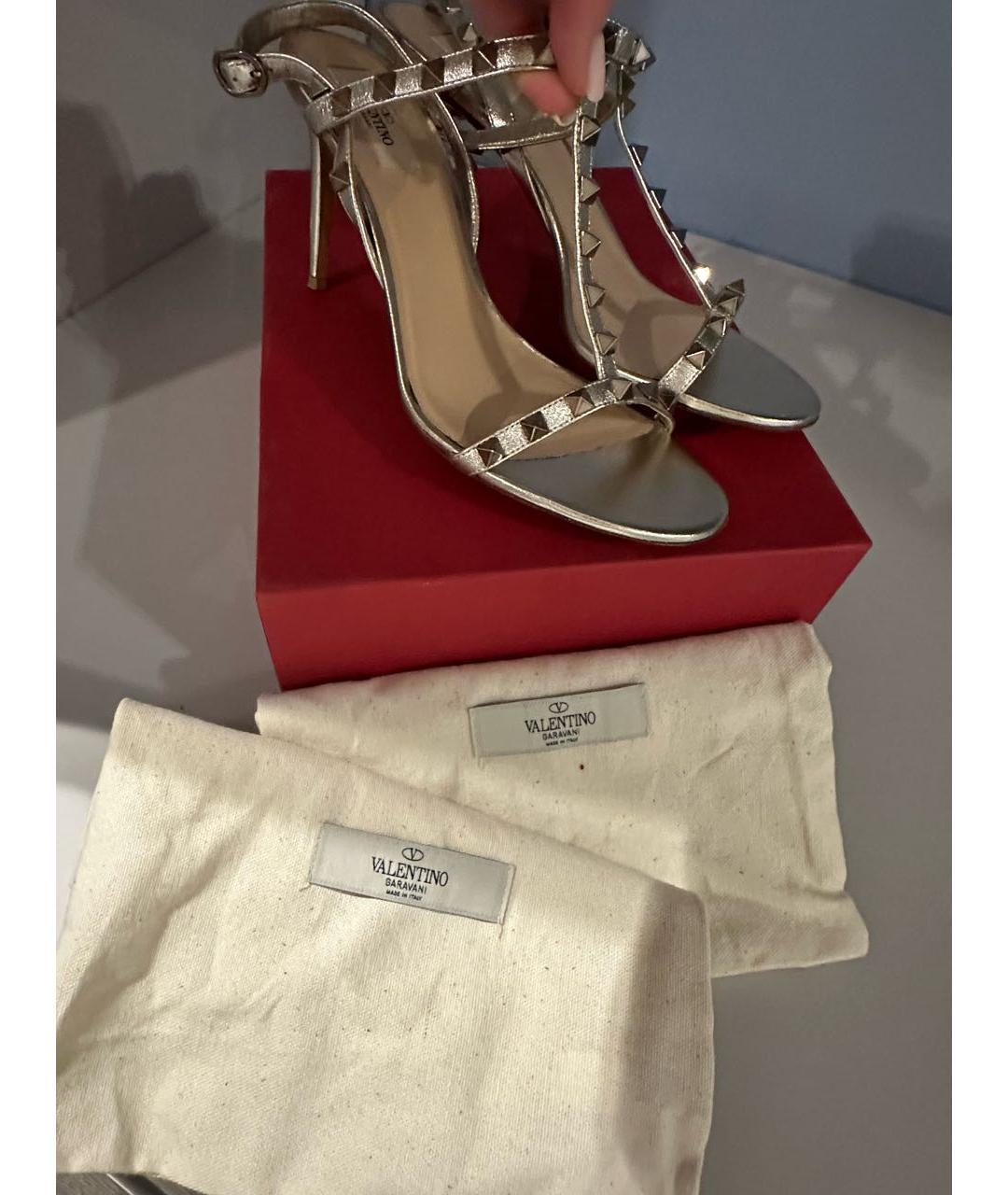 VALENTINO Золотые кожаные босоножки, фото 4