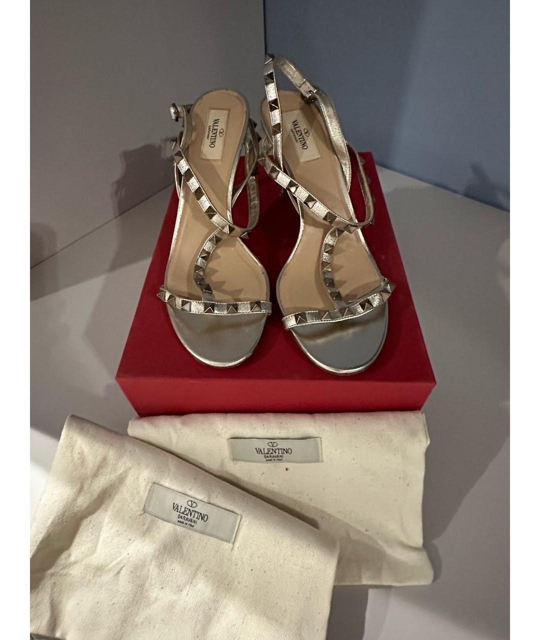 VALENTINO Золотые кожаные босоножки, фото 2