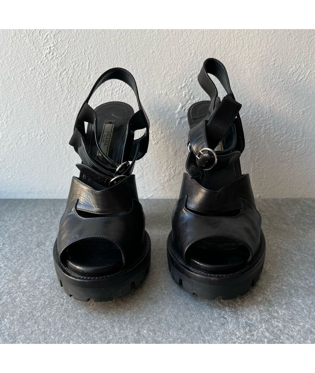 PRADA Черные кожаные босоножки, фото 2