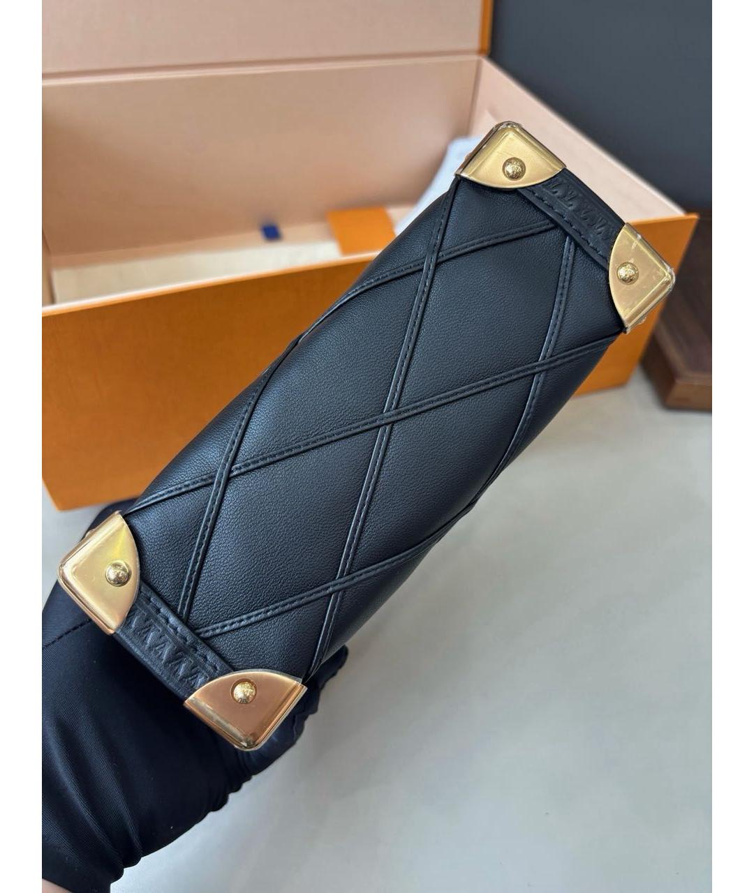 LOUIS VUITTON Черная кожаная сумка с короткими ручками, фото 5