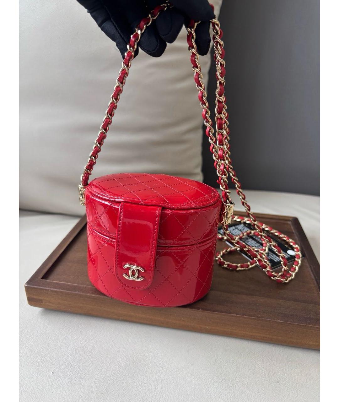CHANEL Красная сумка через плечо из лакированной кожи, фото 2