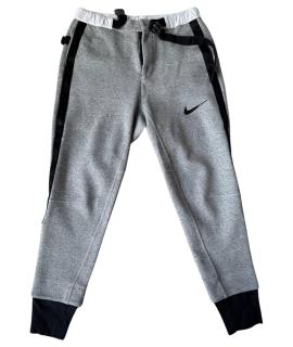 NIKE Повседневные брюки
