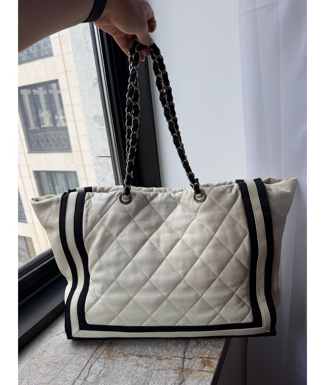 CHANEL Белая кожаная сумка тоут, фото 3
