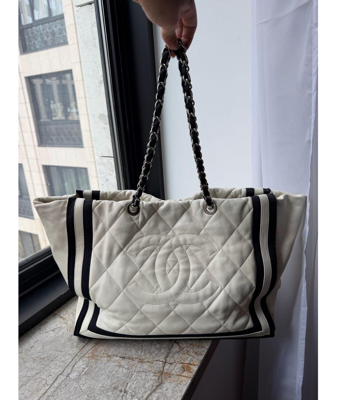 CHANEL Белая кожаная сумка тоут, фото 2