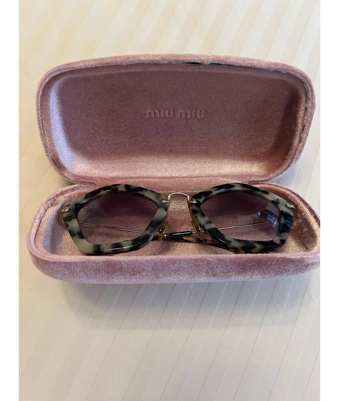 MIU MIU Серые пластиковые солнцезащитные очки, фото 3