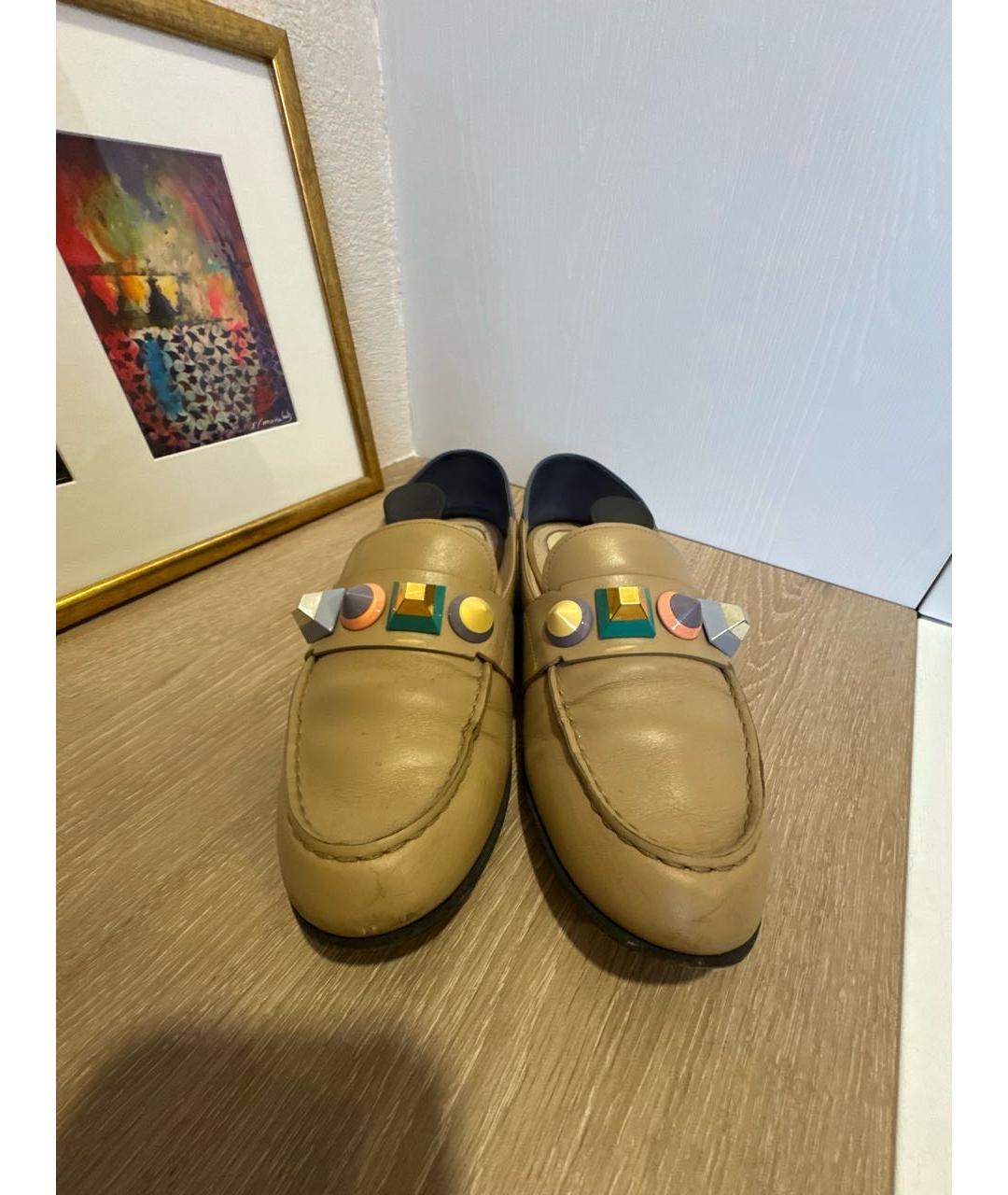 FENDI Бежевые кожаные лоферы, фото 2