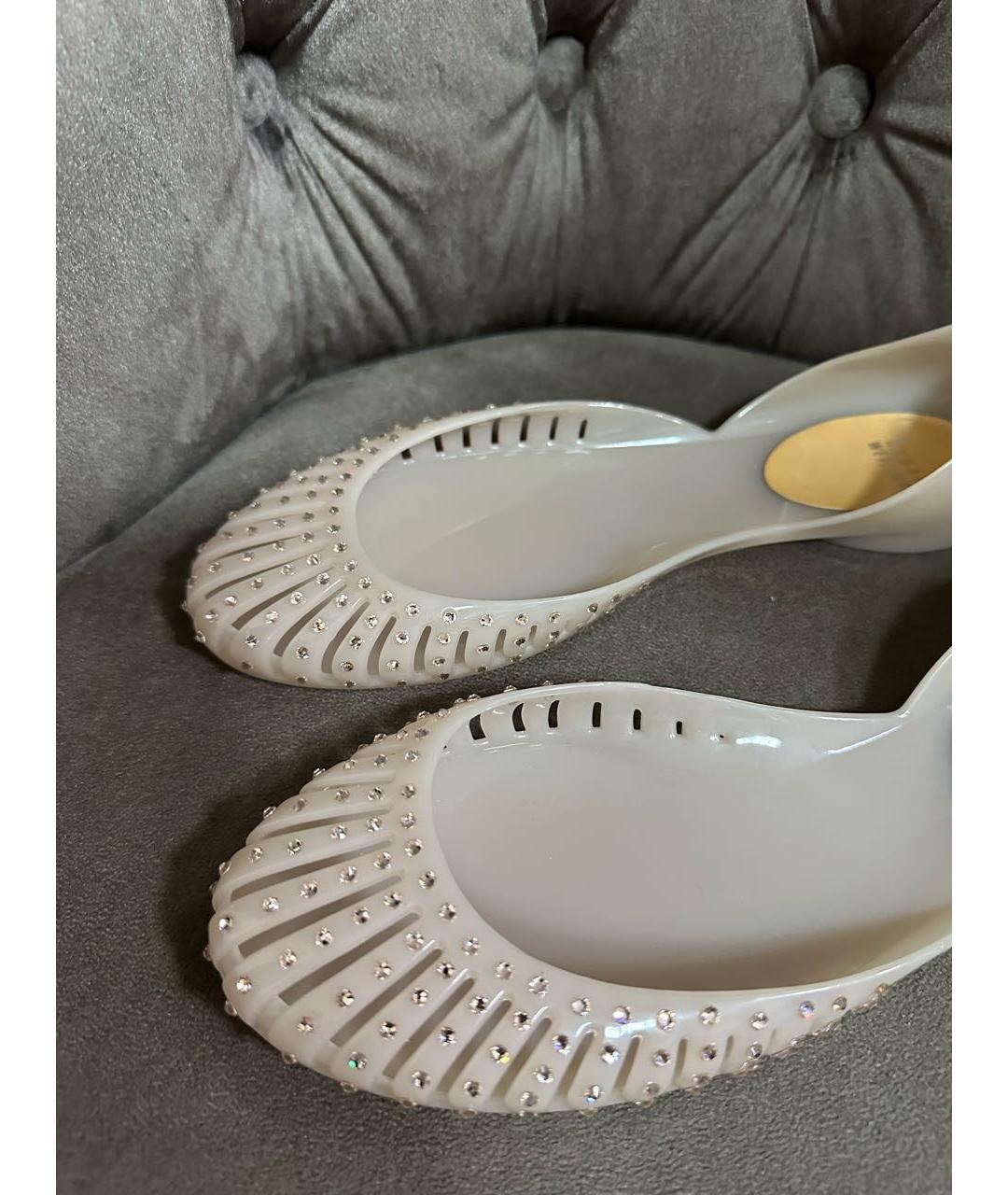 STUART WEITZMAN Бежевые резиновые балетки, фото 4