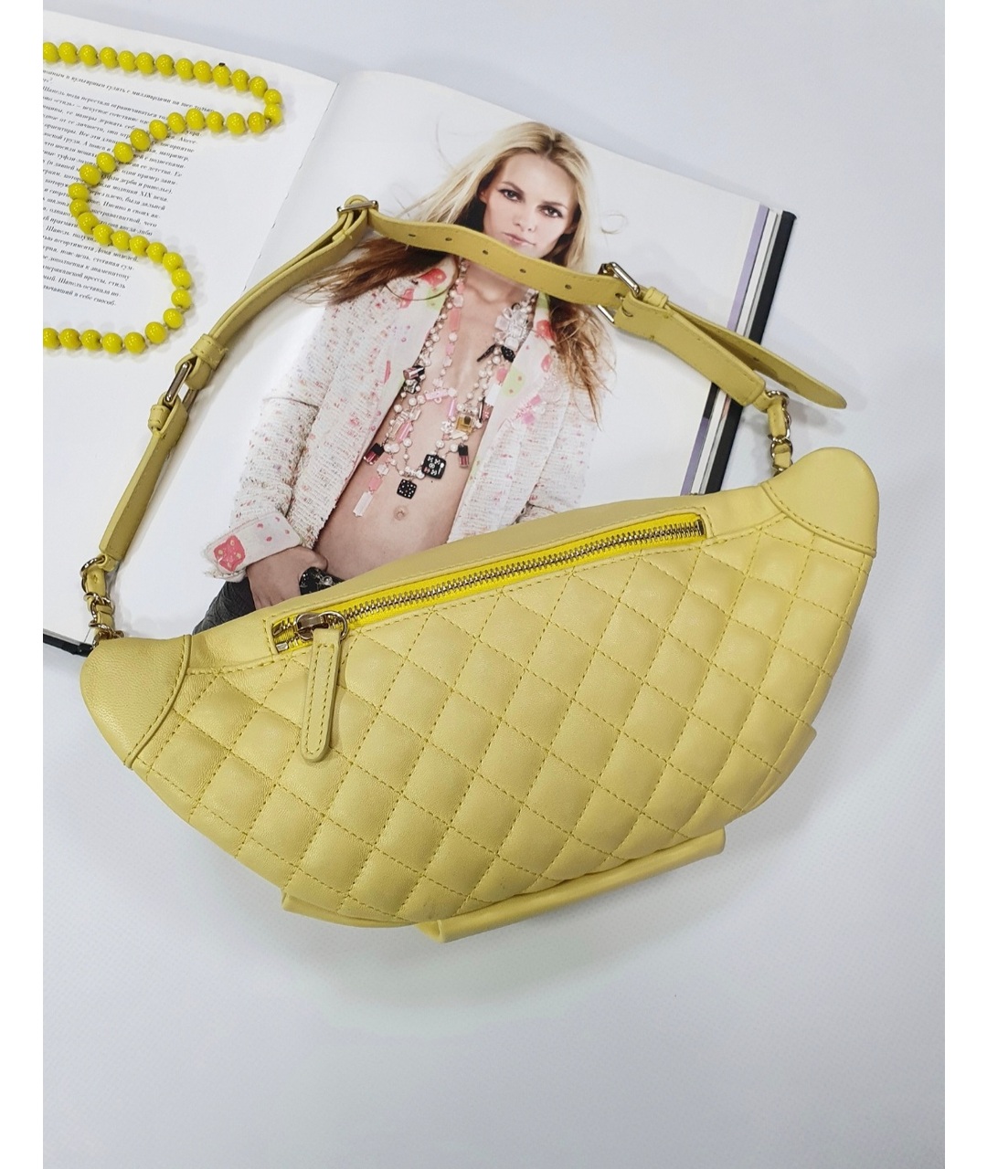CHANEL Желтая кожаная поясная сумка, фото 3