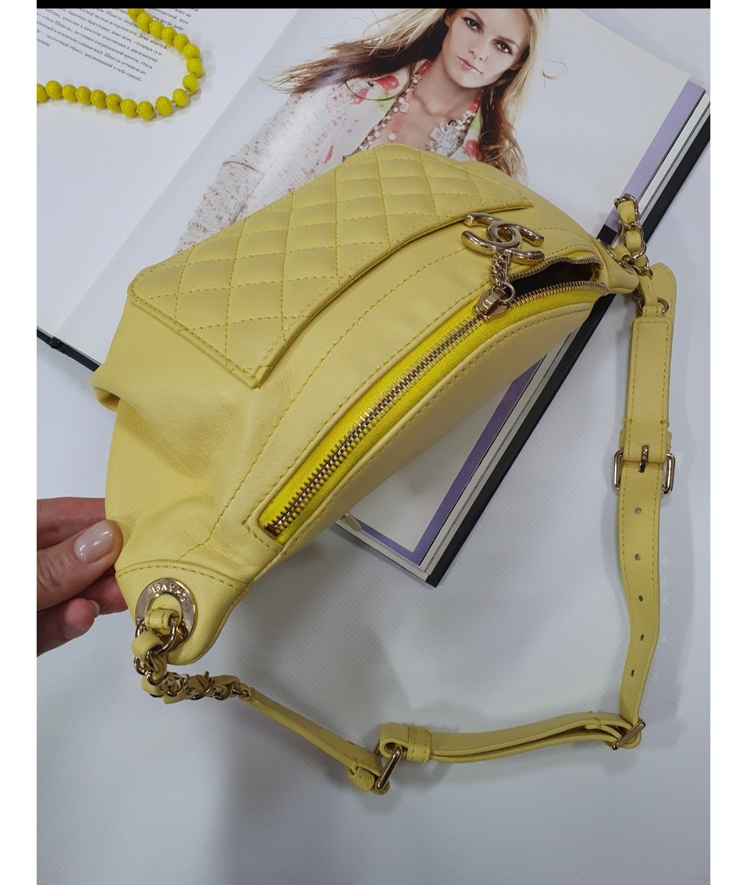 CHANEL Желтая кожаная поясная сумка, фото 5