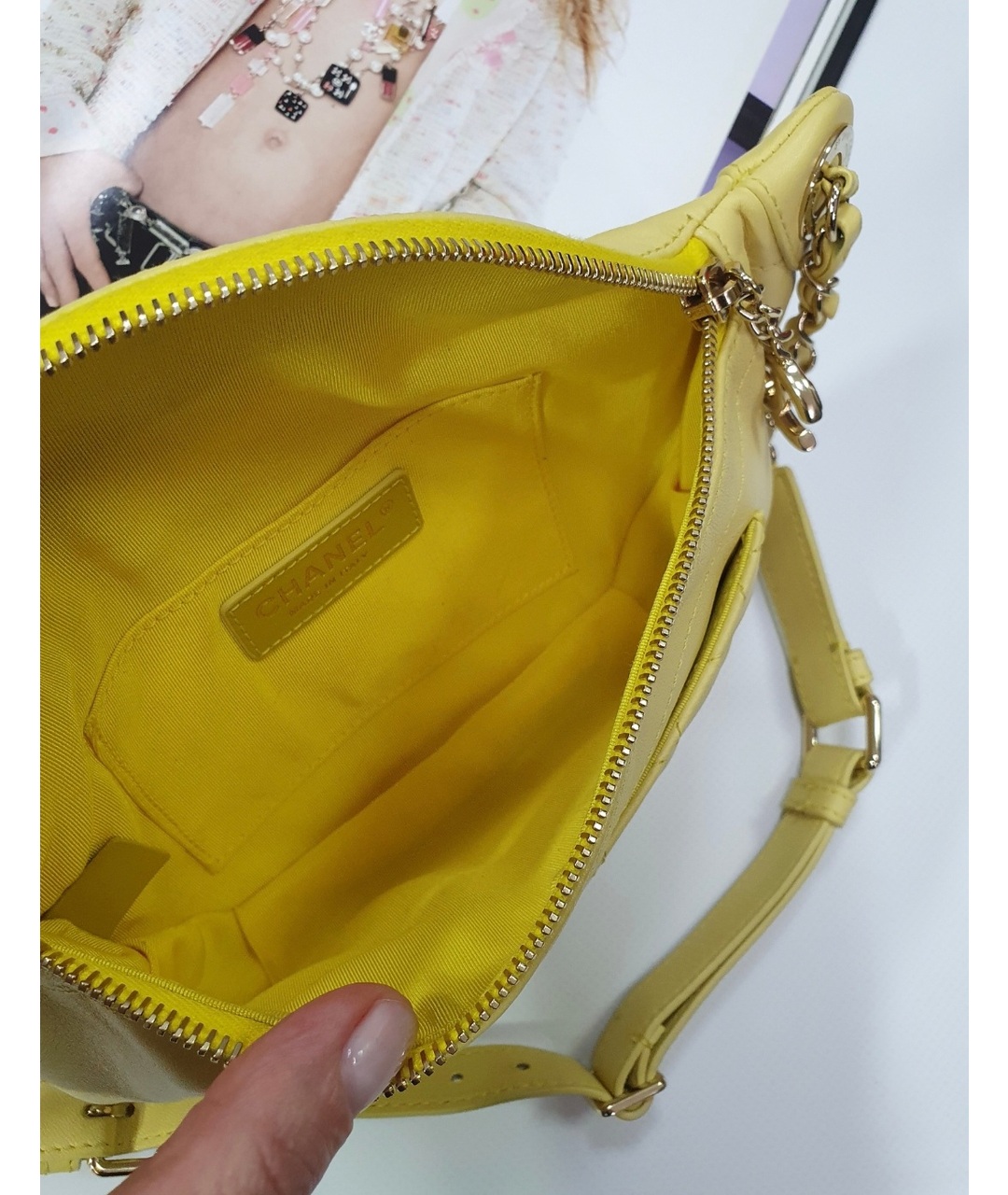 CHANEL Желтая кожаная поясная сумка, фото 4