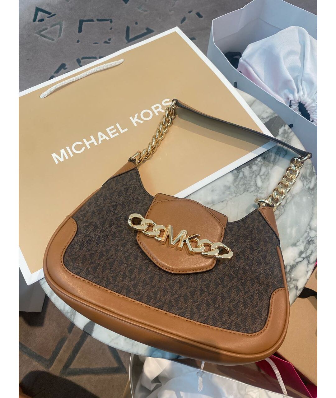 MICHAEL KORS Кожаная сумка с короткими ручками, фото 9
