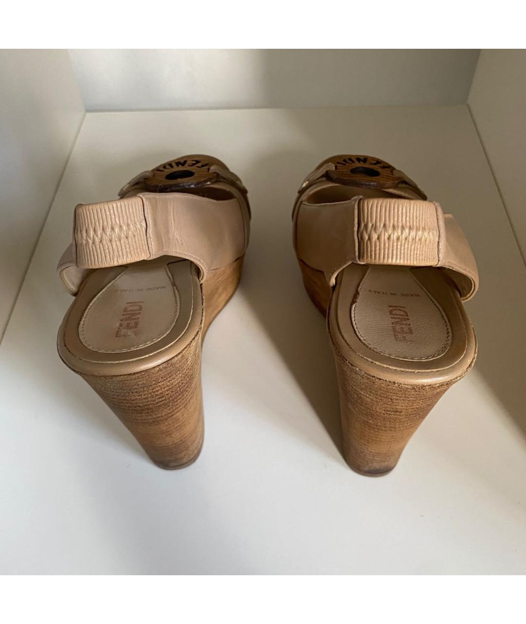 FENDI Бежевые кожаные босоножки, фото 3