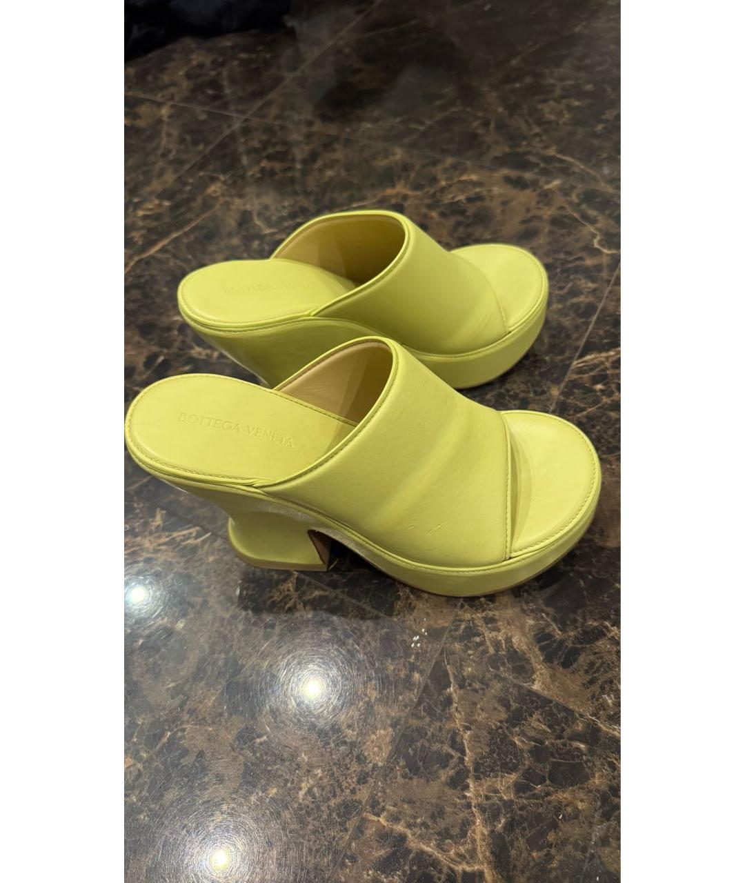 BOTTEGA VENETA Желтые кожаные босоножки, фото 2