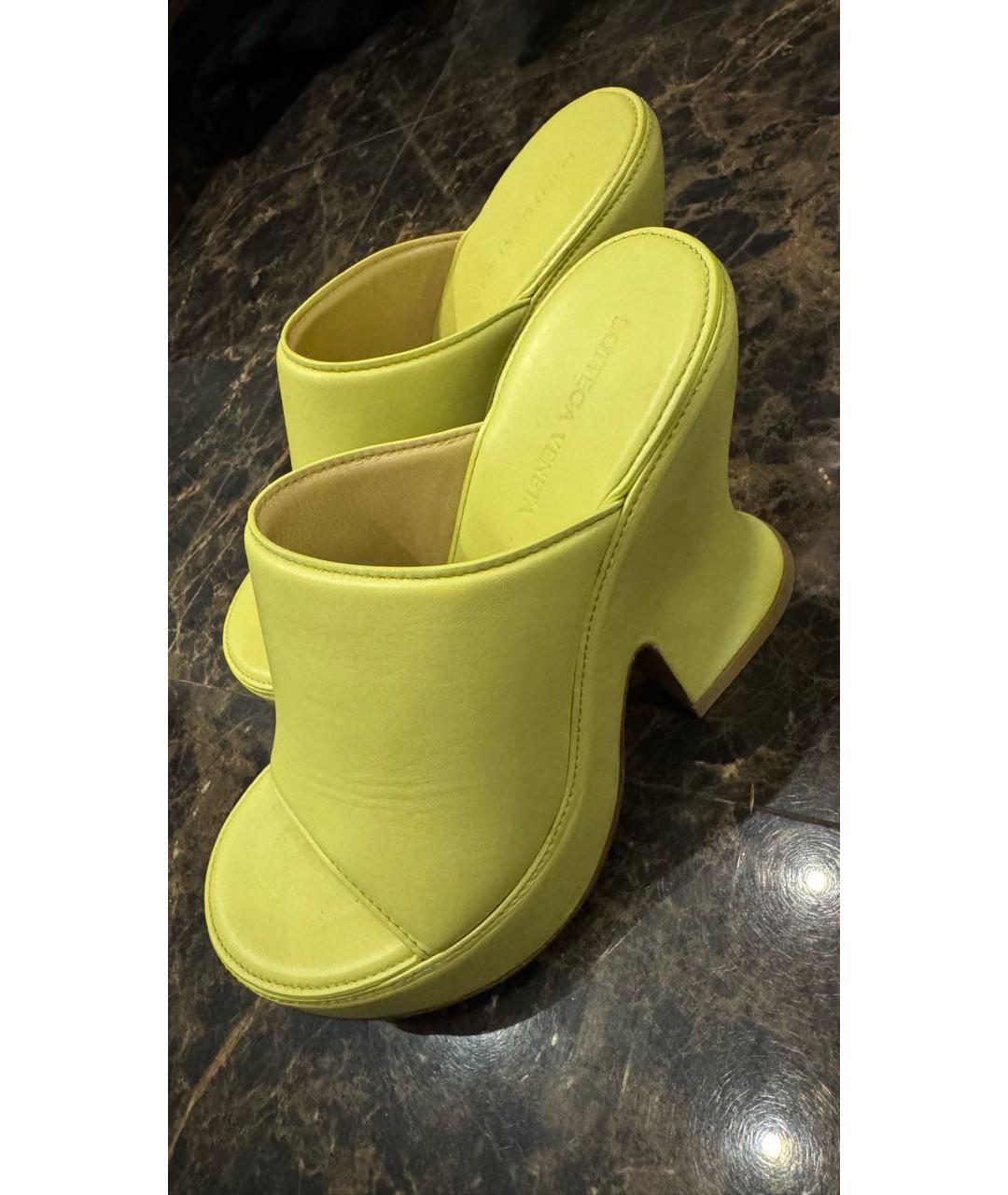 BOTTEGA VENETA Желтые кожаные босоножки, фото 5