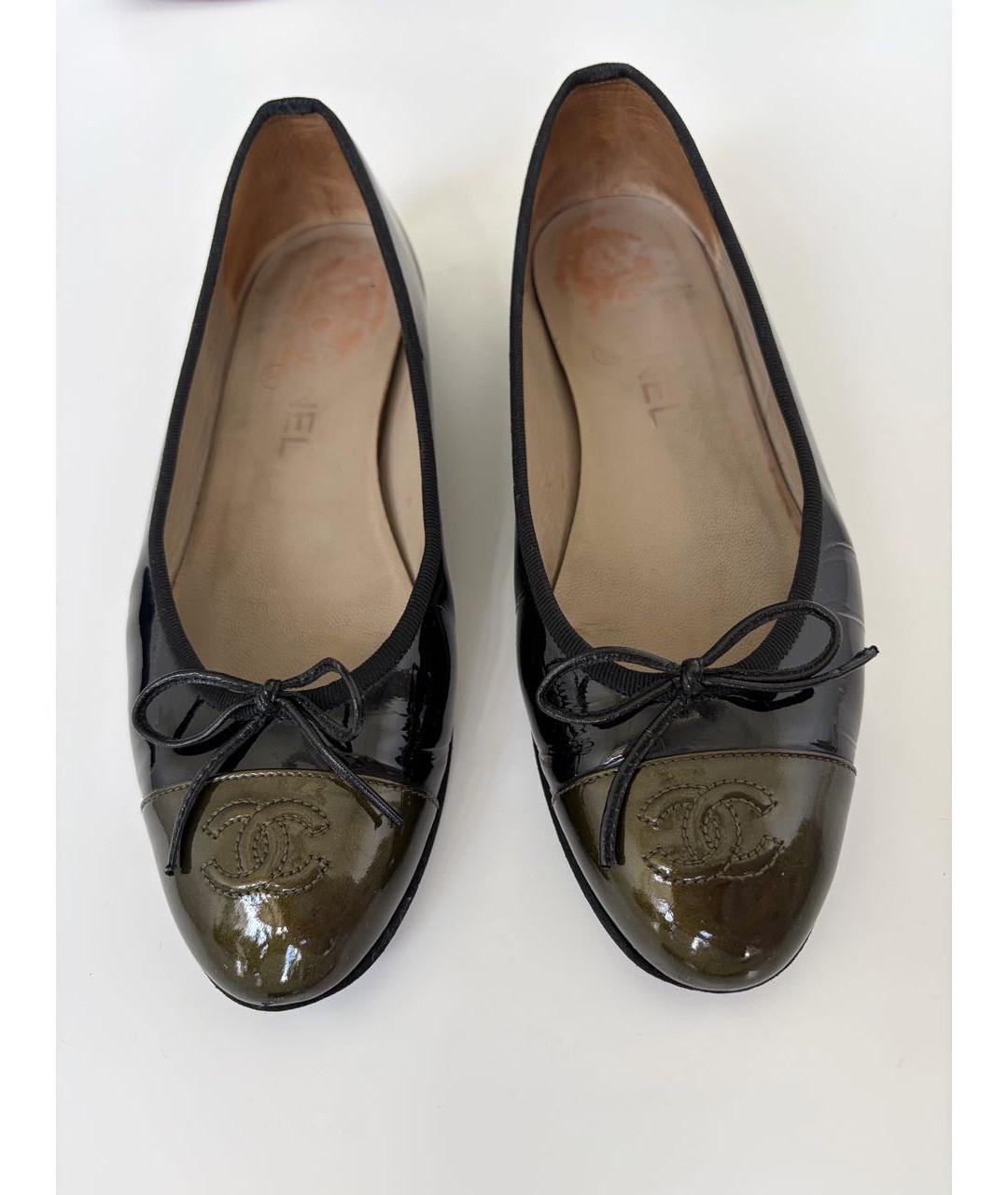 CHANEL Черные балетки из лакированной кожи, фото 3