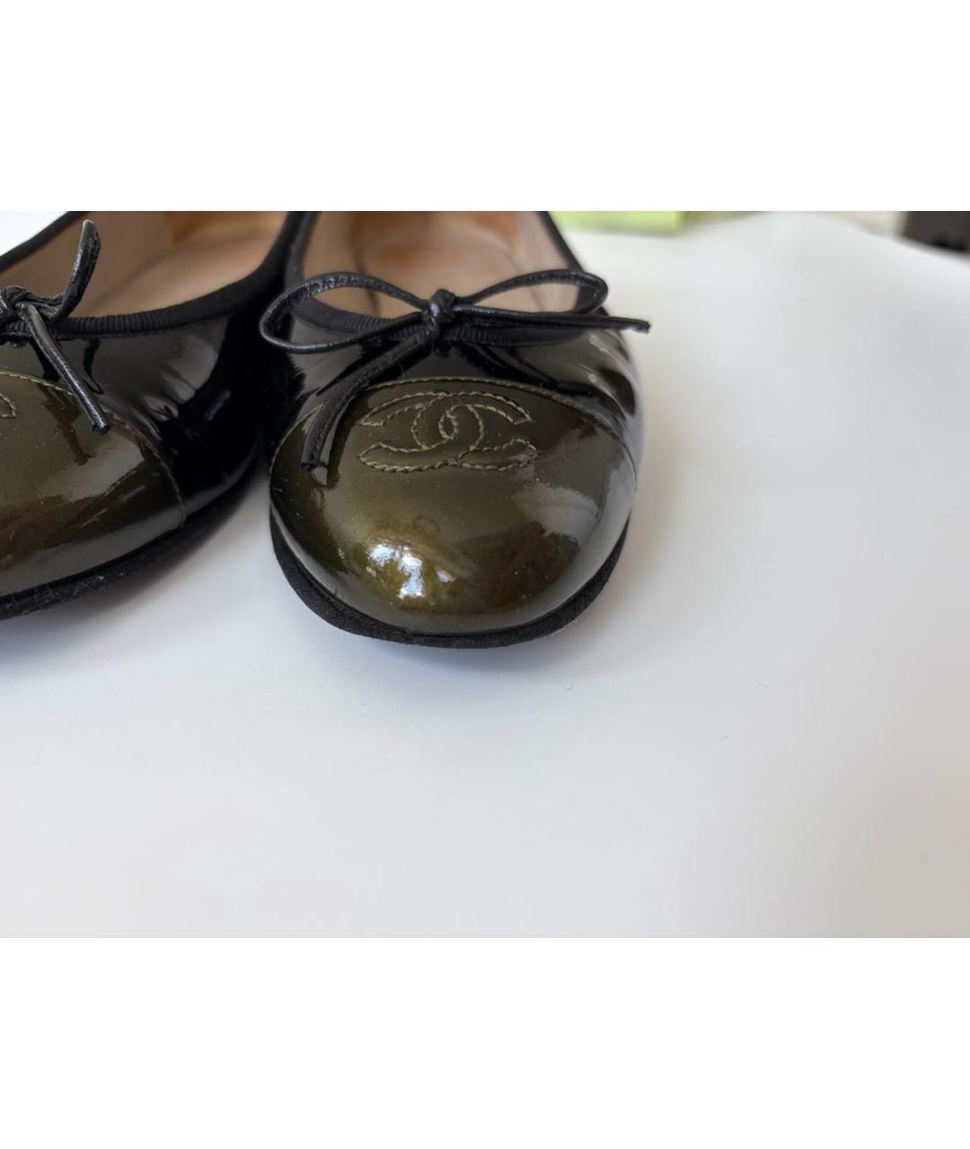 CHANEL Черные балетки из лакированной кожи, фото 6
