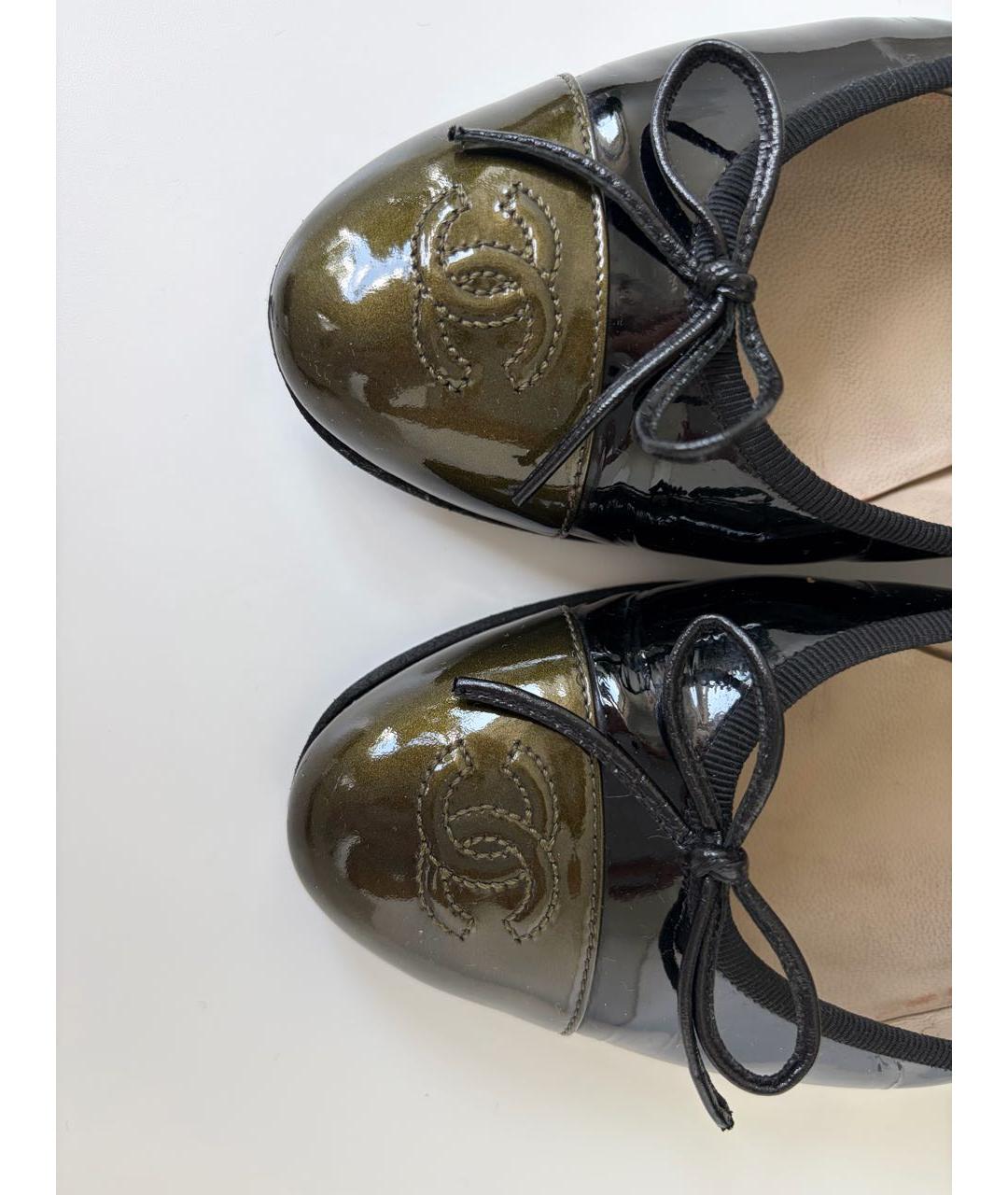 CHANEL Черные балетки из лакированной кожи, фото 4