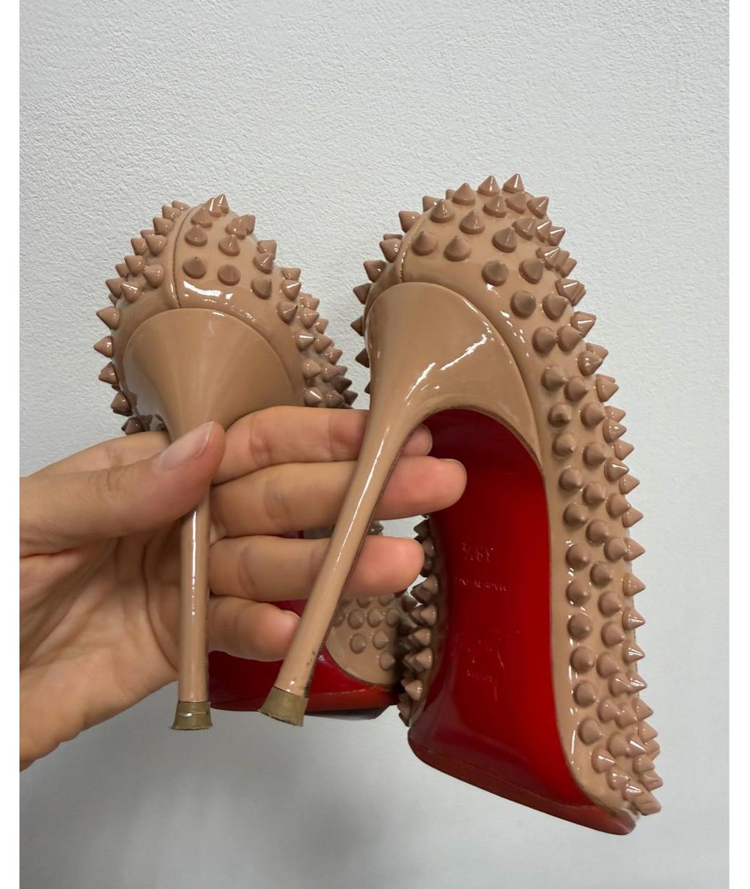 CHRISTIAN LOUBOUTIN Бежевые туфли из лакированной кожи, фото 5