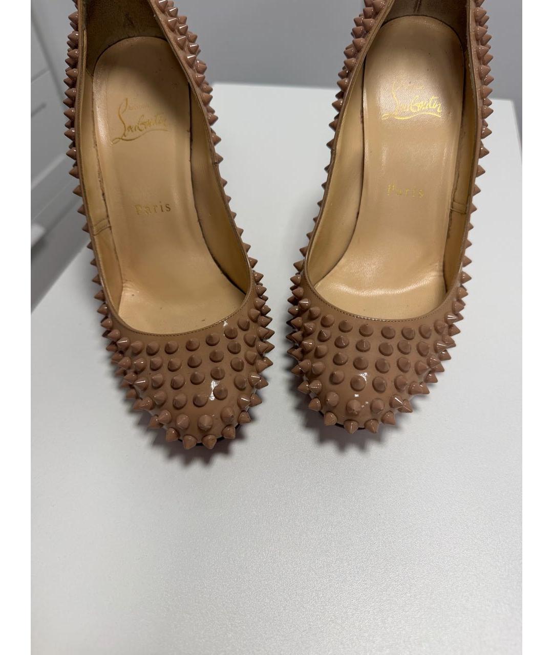 CHRISTIAN LOUBOUTIN Бежевые туфли из лакированной кожи, фото 4
