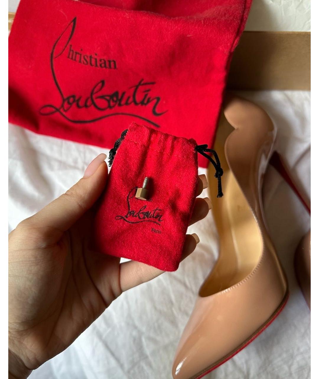 CHRISTIAN LOUBOUTIN Бежевые туфли из лакированной кожи, фото 6