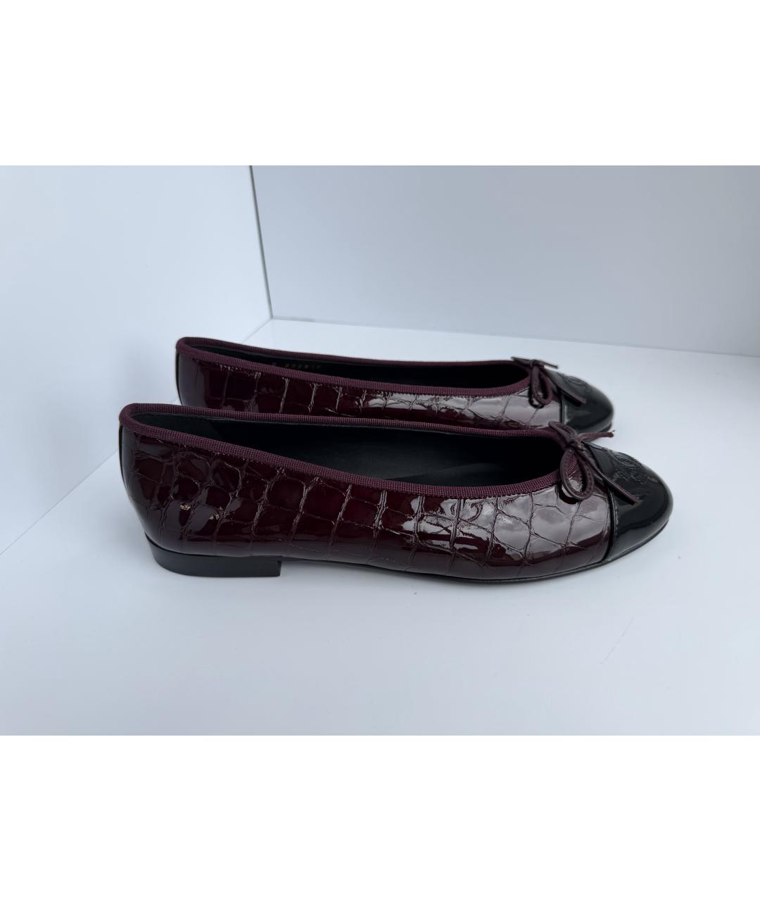 CHANEL Бордовые балетки из лакированной кожи, фото 1