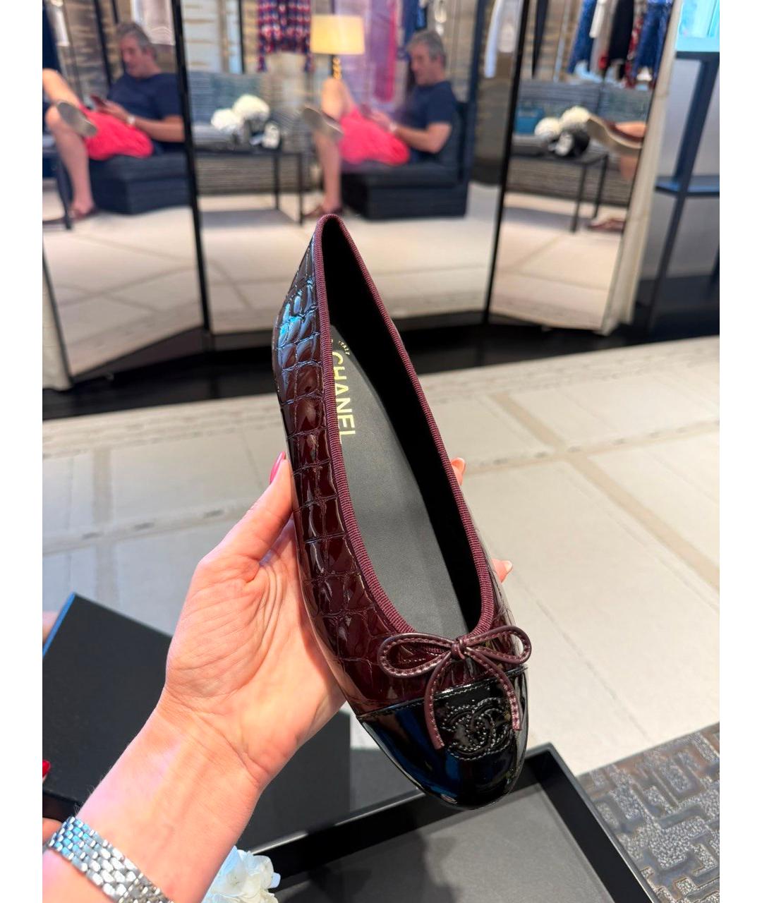 CHANEL Бордовые балетки из лакированной кожи, фото 5